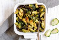 Maple-Bacon Brussels Sprouts: Crispy Roasted Side Dish