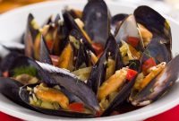 Mussels in White Wine (Moules Marinières) — Classic French Recipe