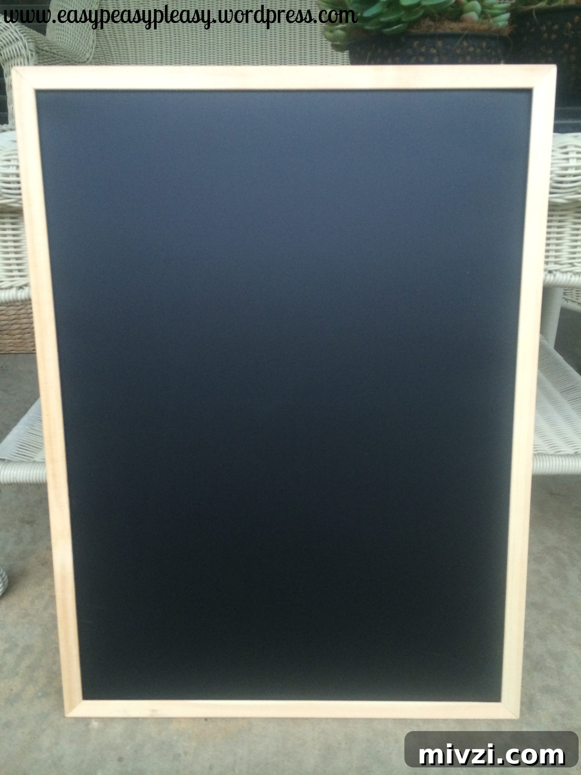 Feature Friday: DIY Pregnancy Announcement Ideas with Family & Friends 2 Chalkboard for birth announcement