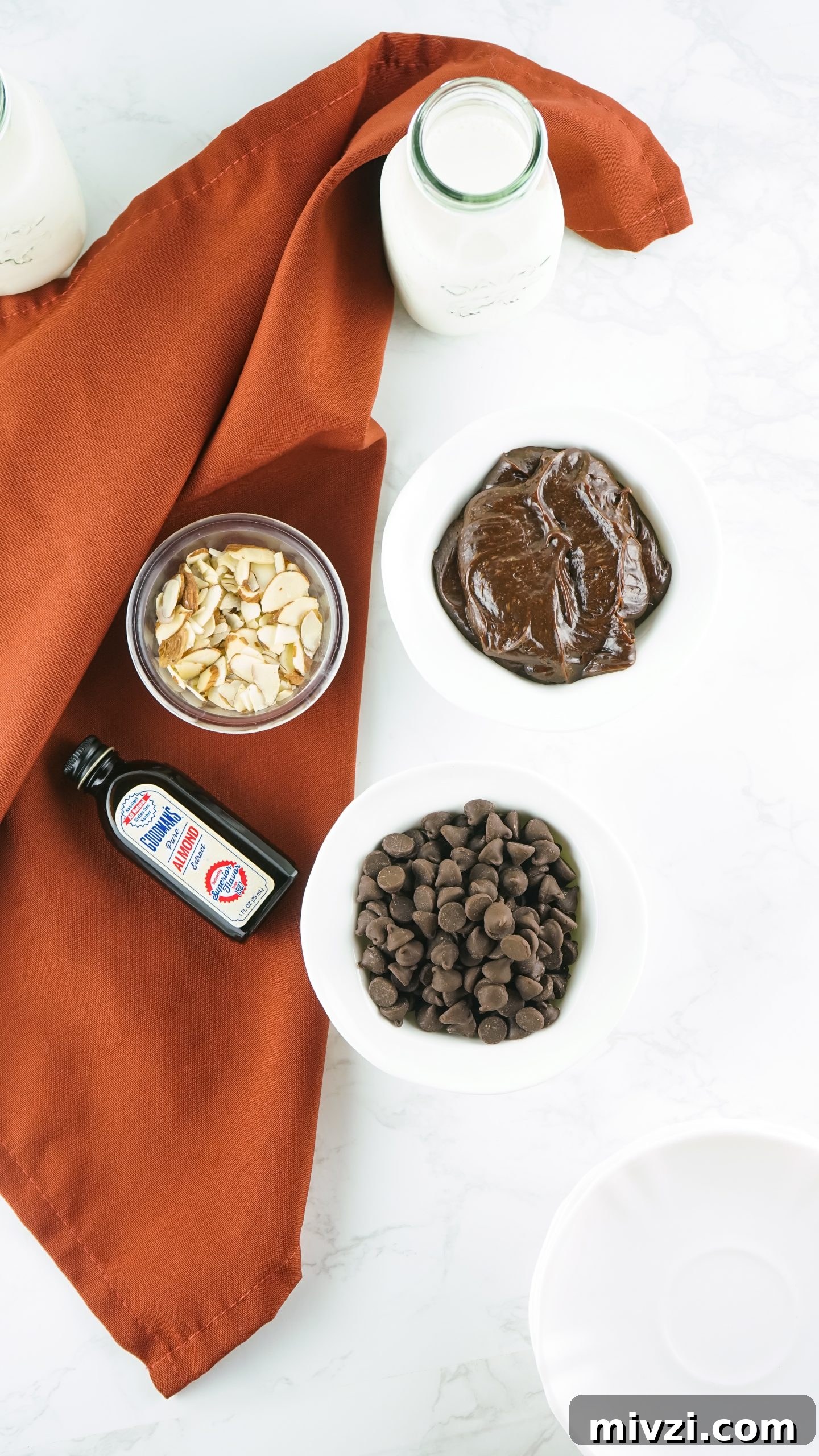 Microwave Chocolate Almond Fudge Recipe: Quick & Rich Treat 4 Ingredients: almonds, almond extract, frosting, chocolate chips.