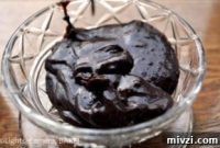 Rich Homemade Chocolate Sauce Recipe — Silky, Pourable & Versatile