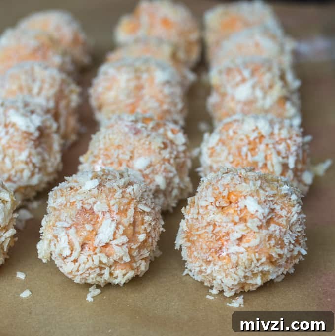Crispy Tomato Arancini: Golden Fried Risotto Balls with Marinara 3 Creamy Tomato Risotto Balls, filled with creamy boursin cheese, coated in breadcrumbs and fried until golden and crisp.