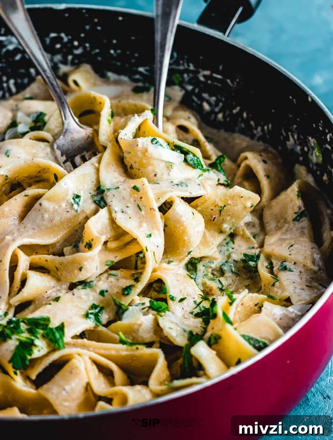 Walnut sauce pasta in the pan.