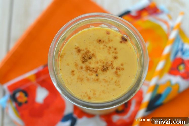 Pumpkin Smoothie recipe using the Raw Spice Bar UnPumpkin Pie Spice via flouronmyface.com