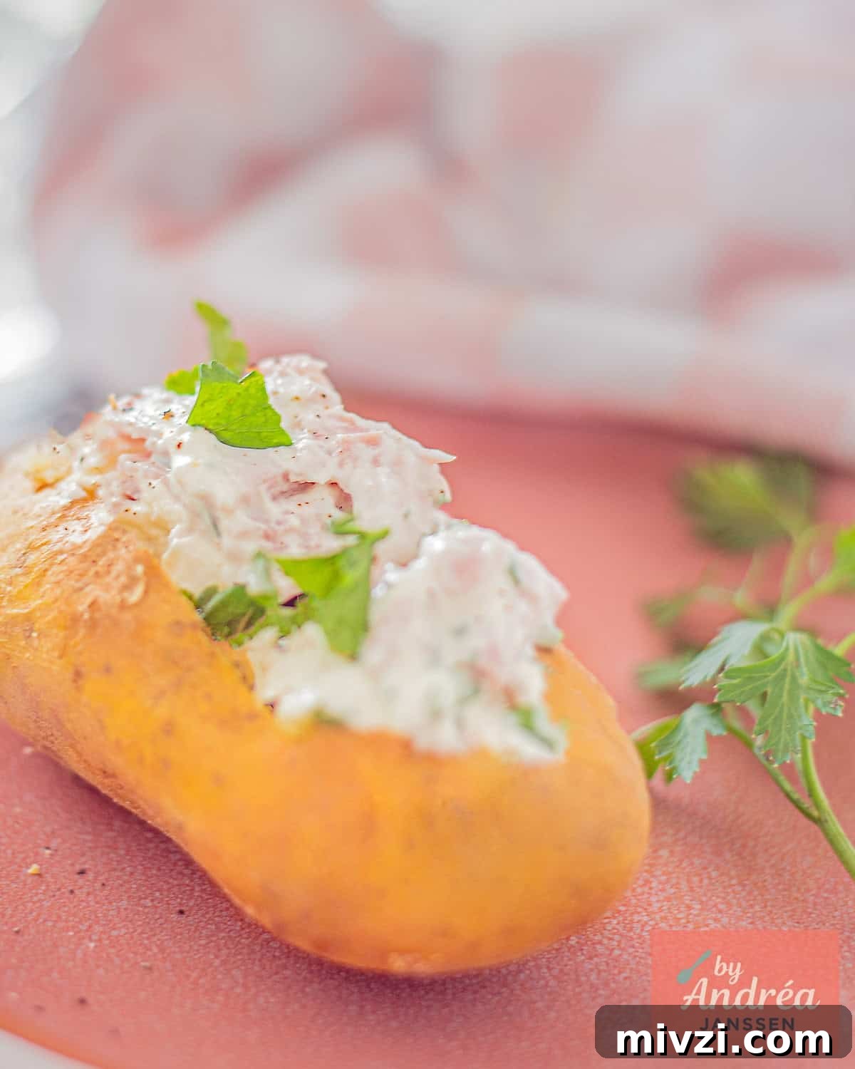 Cottage Cheese–Stuffed Baked Potatoes with Chives and Bacon 2 A baked potato filled with quark, ham, and herbs