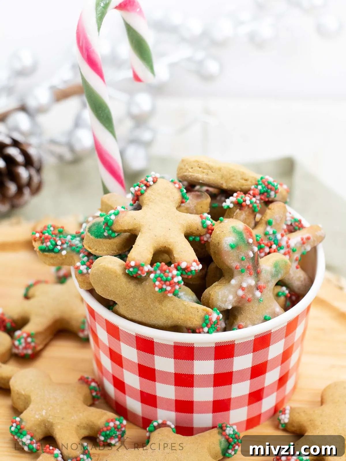 mini gingerbread cookies