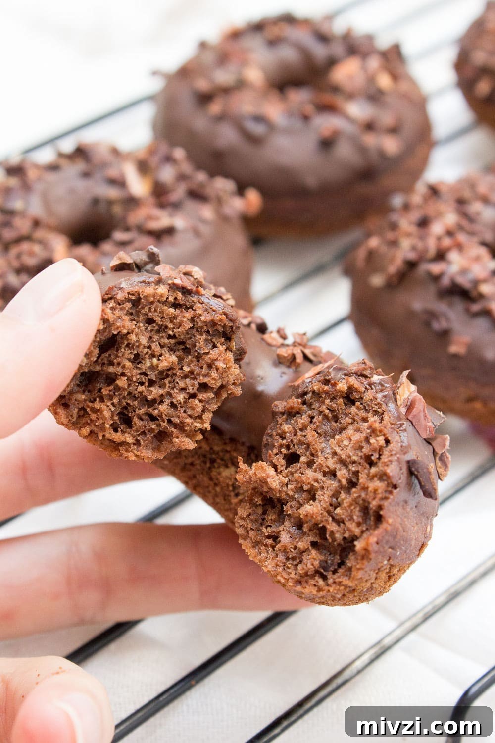 Double Chocolate Banana Donuts Recipe for Decadent Homemade Treats 6 Baked whole wheat double chocolate banana donuts infused with cinnamon and topped with melted dark chocolate. These are made with all healthy ingredients, nutritious and contains no refined sugars! CLICK to read more or PIN for later! #donuts #doughnuts #healthy #easy