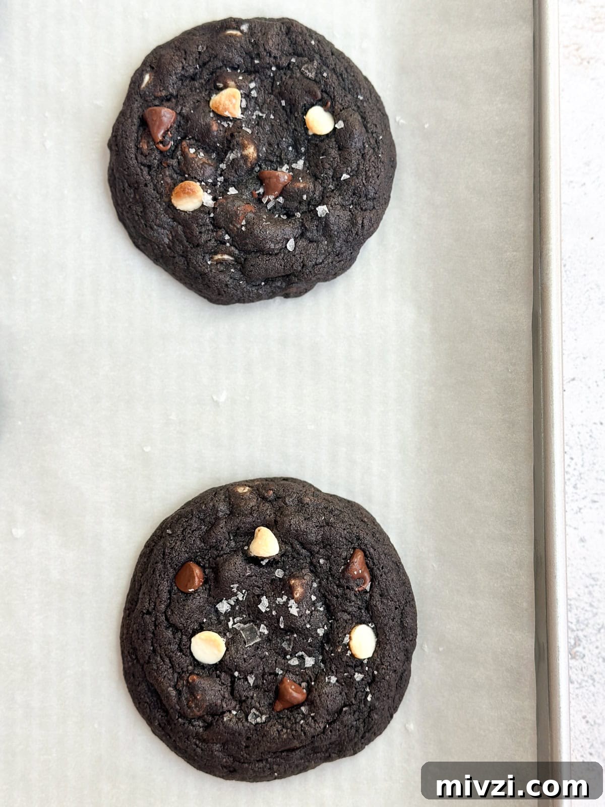 Inside-Out Chocolate Chip Cookies Recipe — Gooey Center Cookies 7 inside out chocolate chip cookies right after baking.